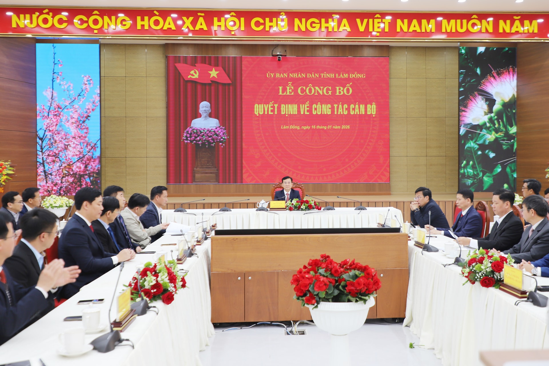 UBND tỉnh Lâm đồng công bố 7 quyết định về công tác cán bộ