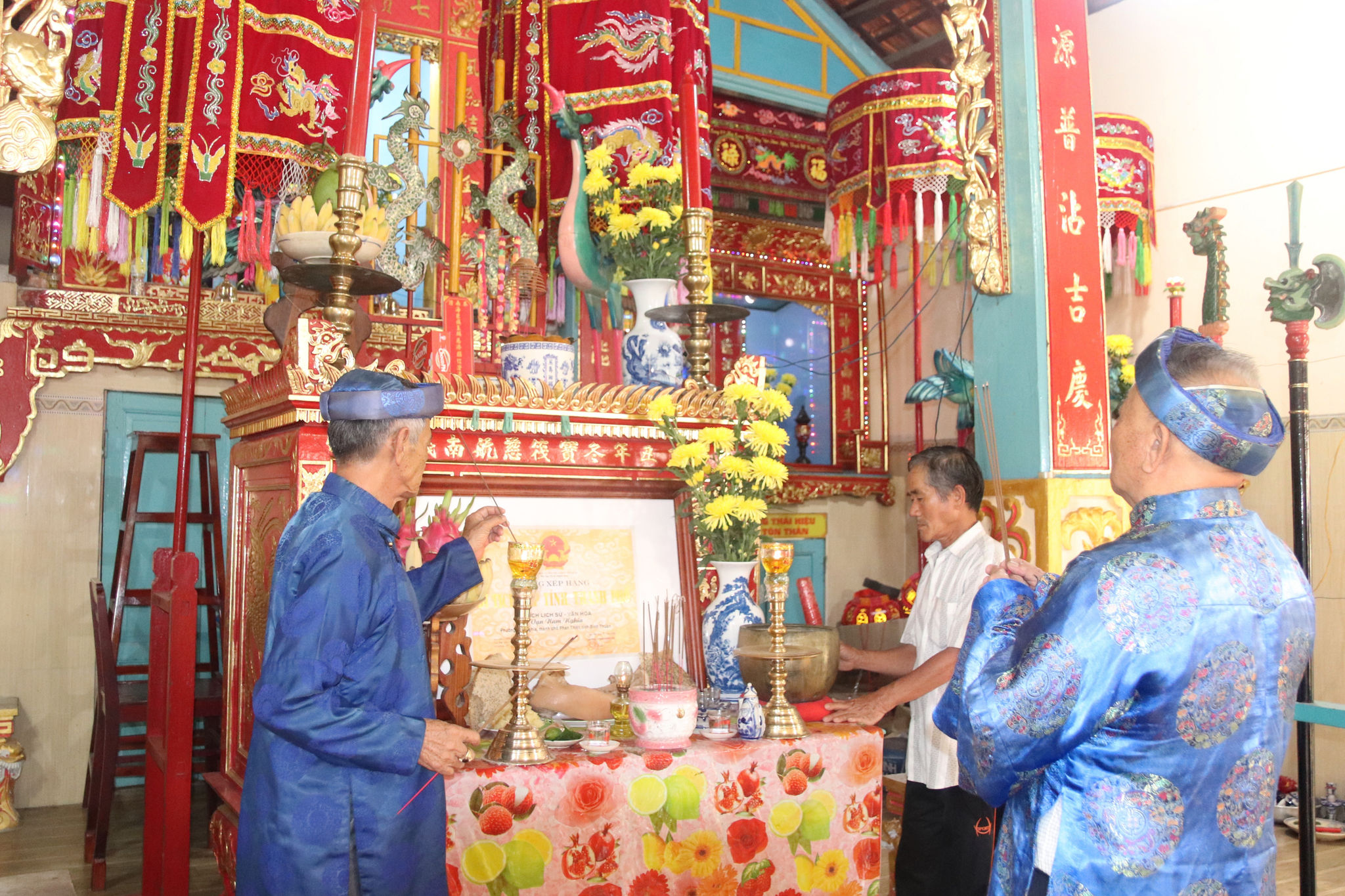 Xây dựng nếp sống văn minh trong hoạt động tín ngưỡng
